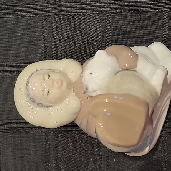 Lladro Eskimo child w Polar Bear - Picture 2 of 7